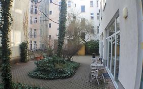 Nu Wave Hotel Berlin - Digital Check-In 2025